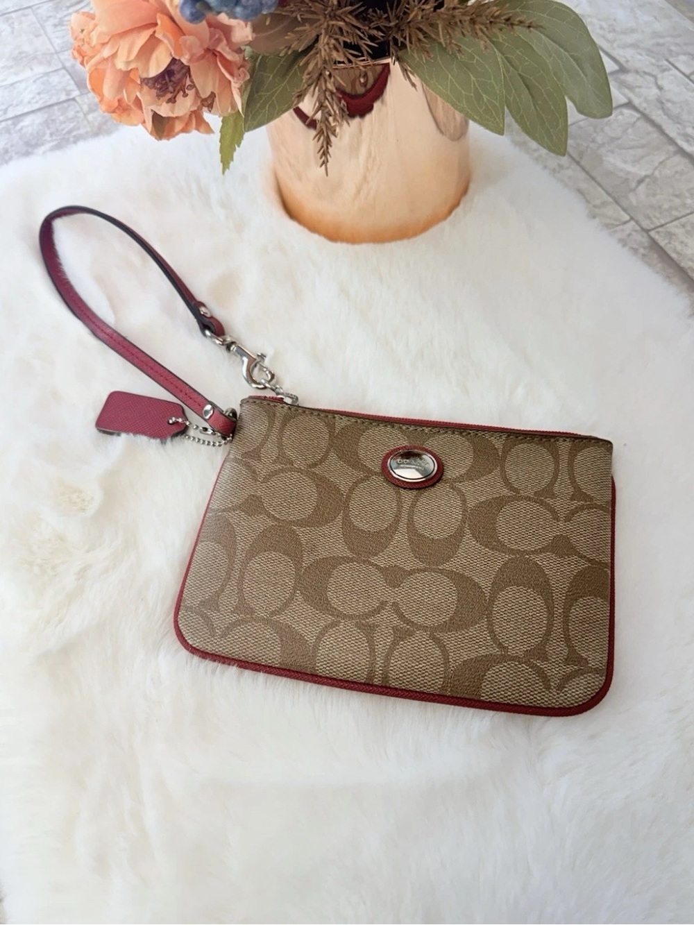 EUC COACH Peyton Signature Small Wristlet - Picture 4 of 11